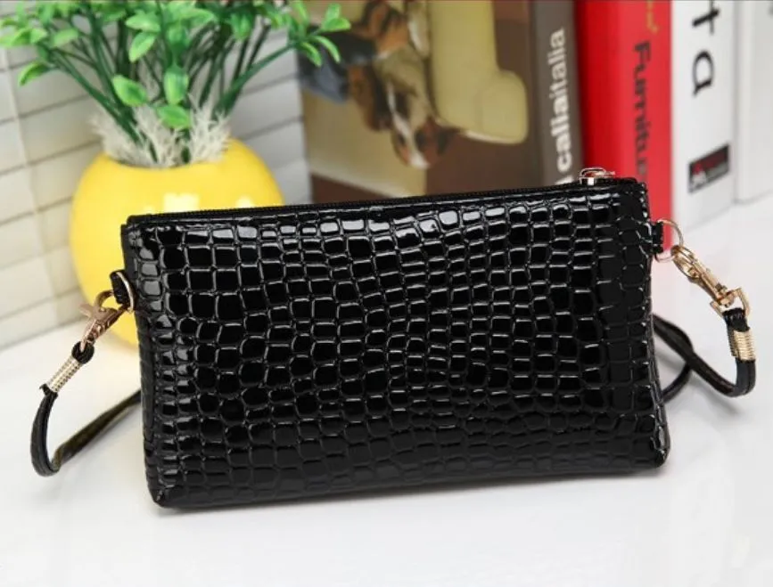Crocodile/Stone Pattern Envelope Synthetic Leather Clutch Wrist/Shoulder Bag