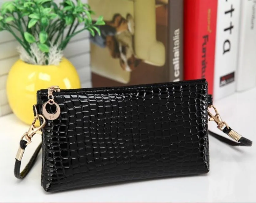 Crocodile/Stone Pattern Envelope Synthetic Leather Clutch Wrist/Shoulder Bag