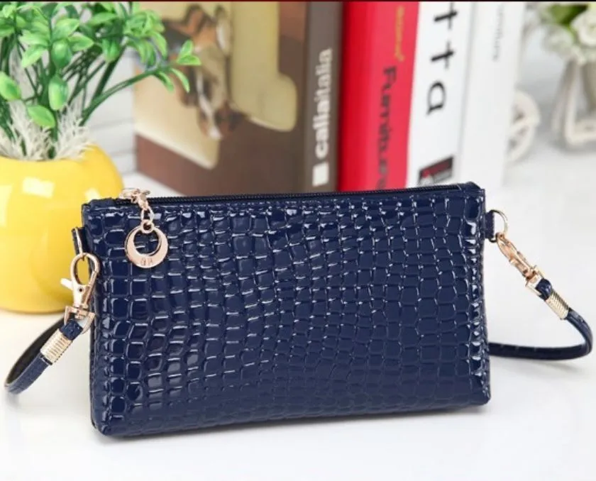 Crocodile/Stone Pattern Envelope Synthetic Leather Clutch Wrist/Shoulder Bag